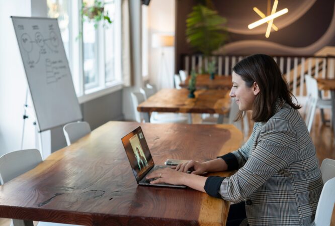 Gestes et postures – Prévenir les douleurs et les TMS au travail